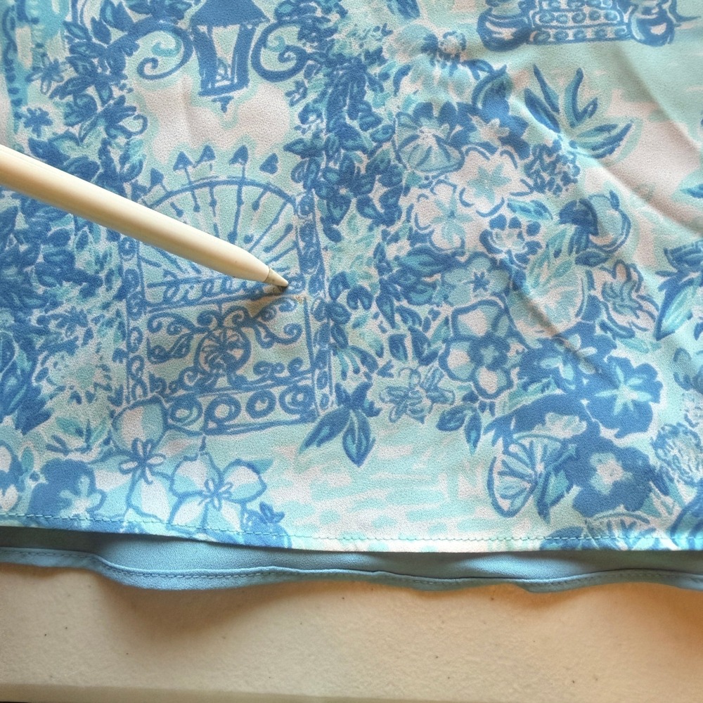 Lilly Pulitzer Tank Top Scenic Tropical Print Womens M Blue White V-Neck Blouse